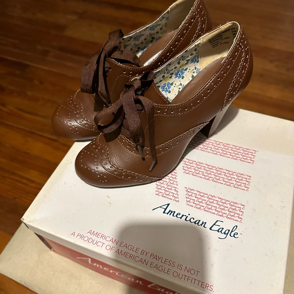 American Eagle size 6 shoes